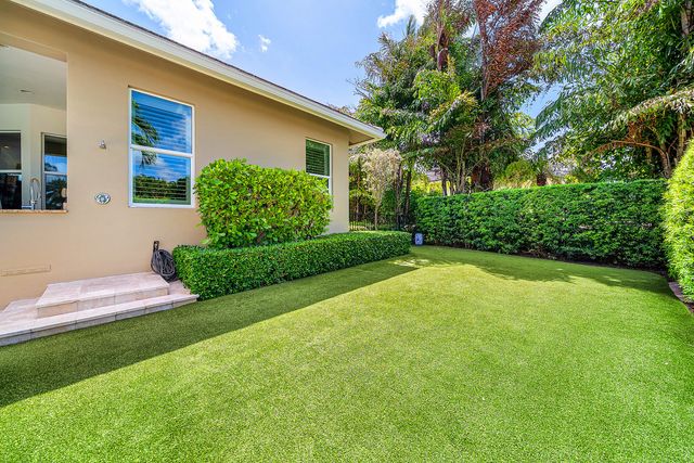 33 Spanish River Drive, Ocean Ridge, FL 33435