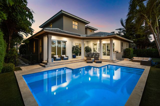 33 Spanish River Drive, Ocean Ridge, FL 33435