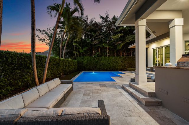 33 Spanish River Drive, Ocean Ridge, FL 33435