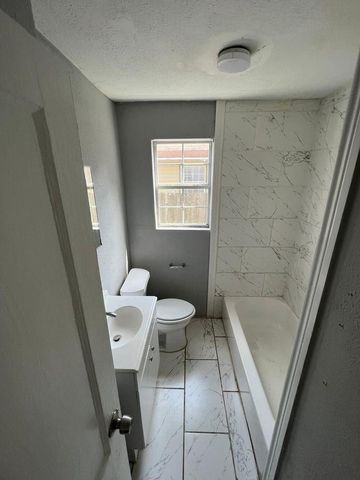 3210 Winbern Street B, Houston, TX 77004