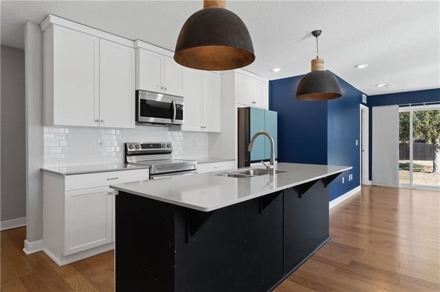 27614 Red Fox Street, Lee's Summit, MO 64086