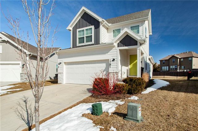 27614 Red Fox Street, Lee's Summit, MO 64086