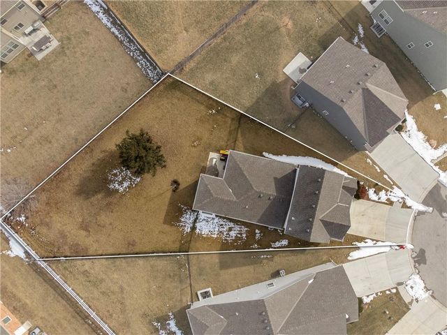 27614 Red Fox Street, Lee's Summit, MO 64086