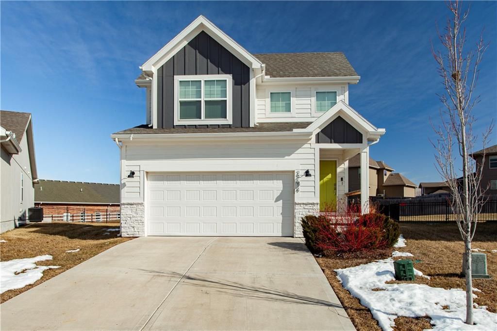 27614 Red Fox Street, Lee's Summit, MO 64086