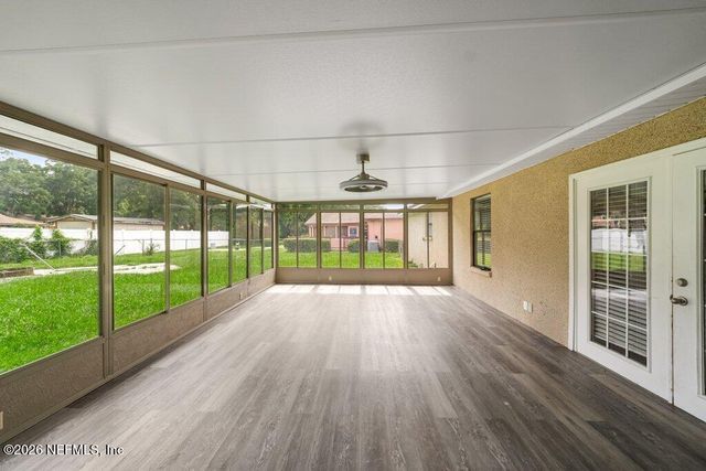 1235 SQUIRREL Lane N, Jacksonville, FL 32218