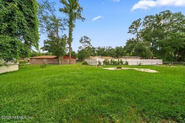 1235 SQUIRREL Lane N, Jacksonville, FL 32218