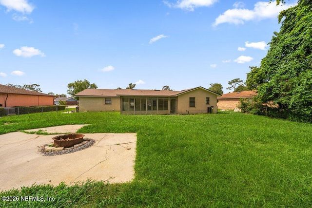 1235 SQUIRREL Lane N, Jacksonville, FL 32218