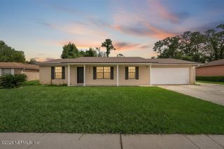 1235 SQUIRREL Lane N, Jacksonville, FL 32218