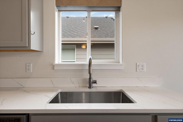 2045 SE Academy St, Dallas, OR 97338