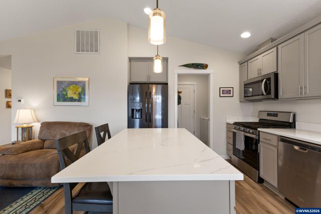 2045 SE Academy St, Dallas, OR 97338