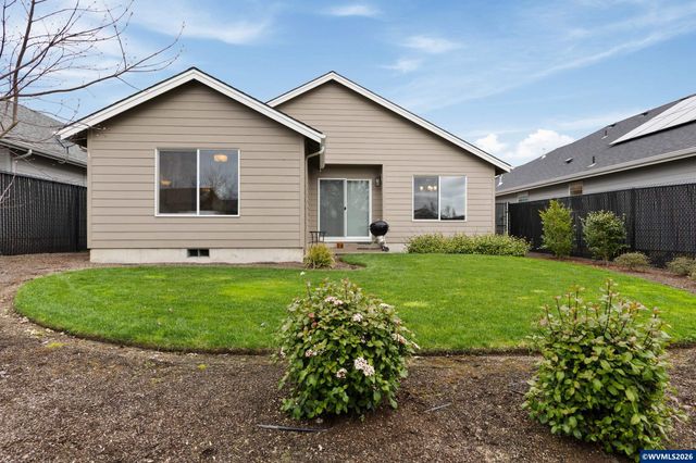 2045 SE Academy St, Dallas, OR 97338