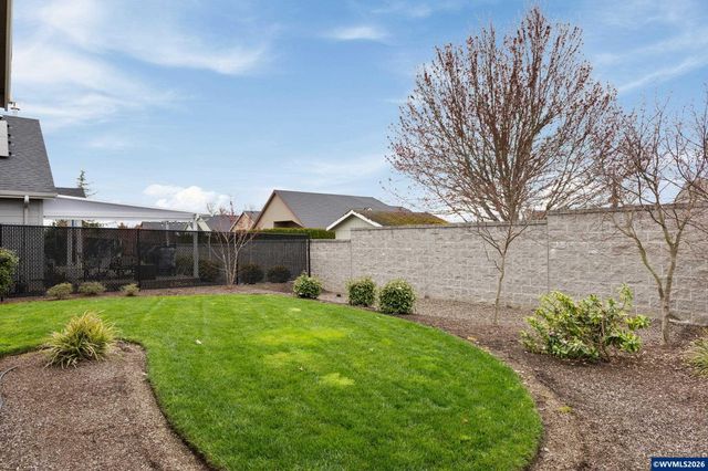 2045 SE Academy St, Dallas, OR 97338