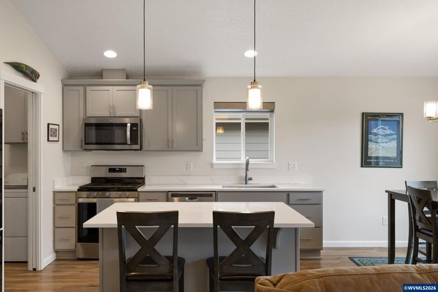 2045 SE Academy St, Dallas, OR 97338