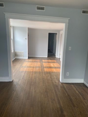 2704 E 77th Street 2, Chicago, IL 60649