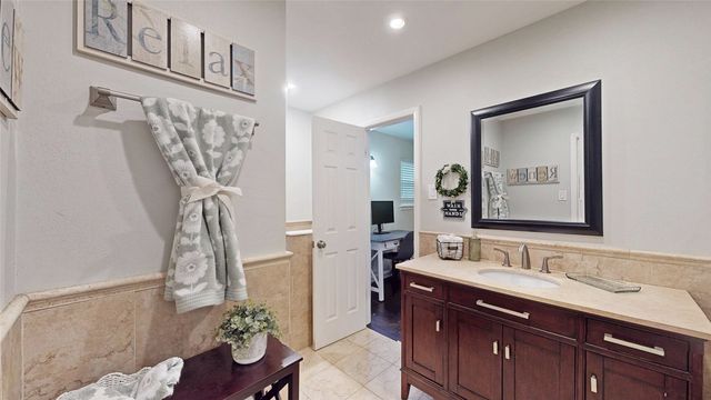 808 San Marcos Lane, Bedford, TX 76021