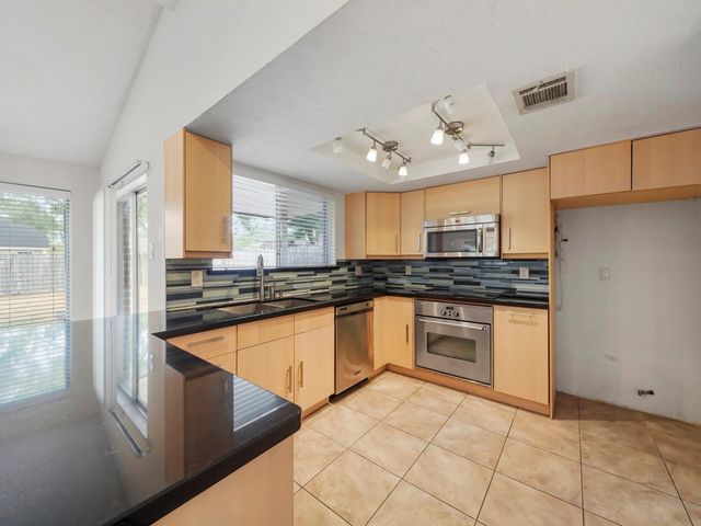 1223 Bramblebury Drive, Sugar Land, TX 77498