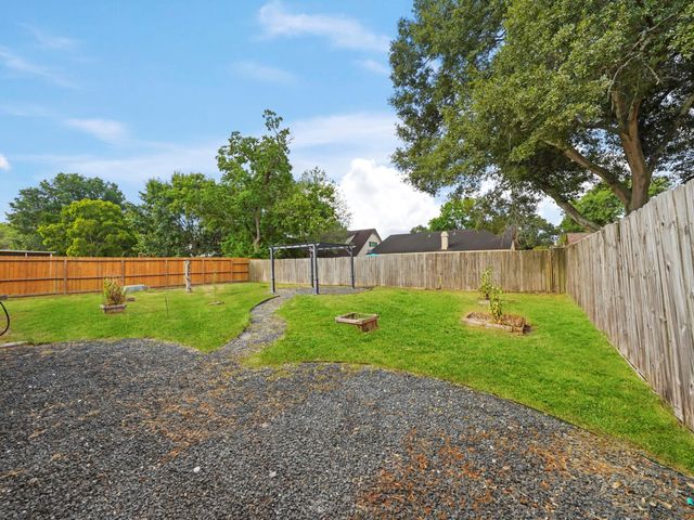 1223 Bramblebury Drive, Sugar Land, TX 77498