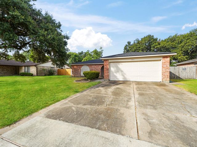 1223 Bramblebury Drive, Sugar Land, TX 77498