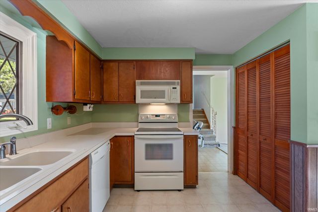 52791 Holly Court, South Bend, IN 46637