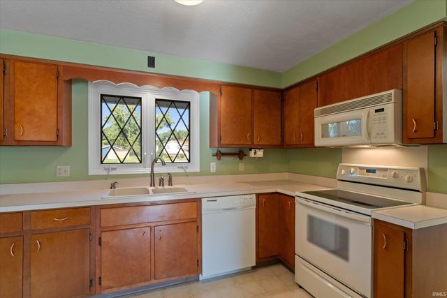 52791 Holly Court, South Bend, IN 46637