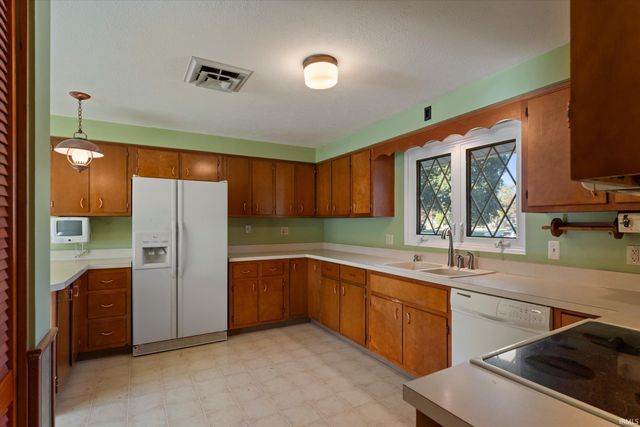 52791 Holly Court, South Bend, IN 46637