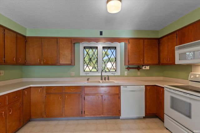 52791 Holly Court, South Bend, IN 46637