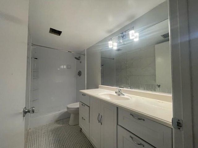 5530 NW 44th Street 318C, Lauderhill, FL 33319