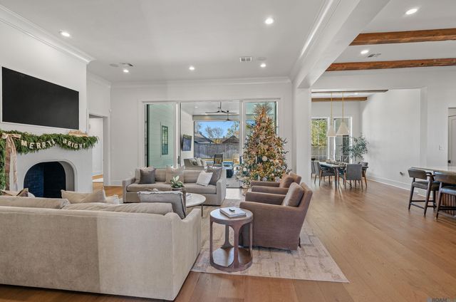 8228 Oakridge Dr, Baton Rouge, LA 70810