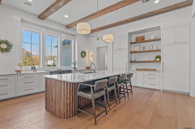 8228 Oakridge Dr, Baton Rouge, LA 70810