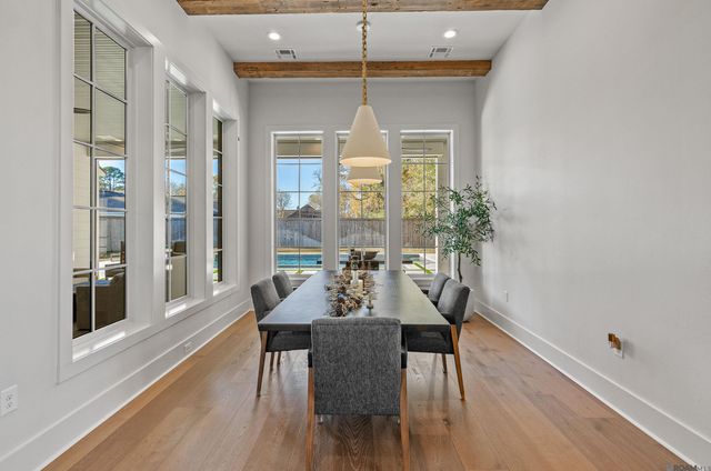 8228 Oakridge Dr, Baton Rouge, LA 70810