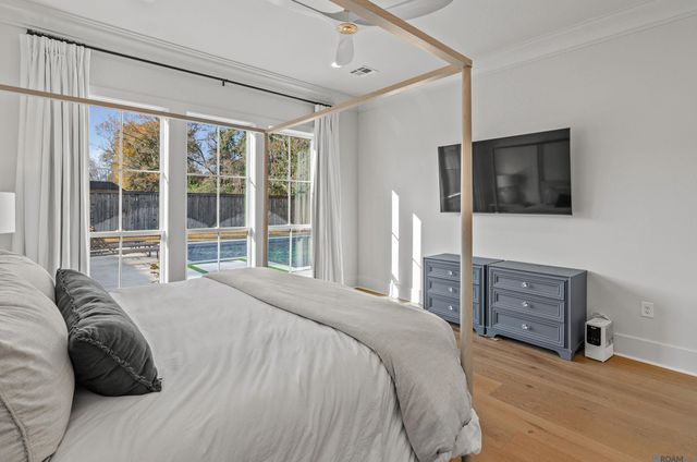 8228 Oakridge Dr, Baton Rouge, LA 70810