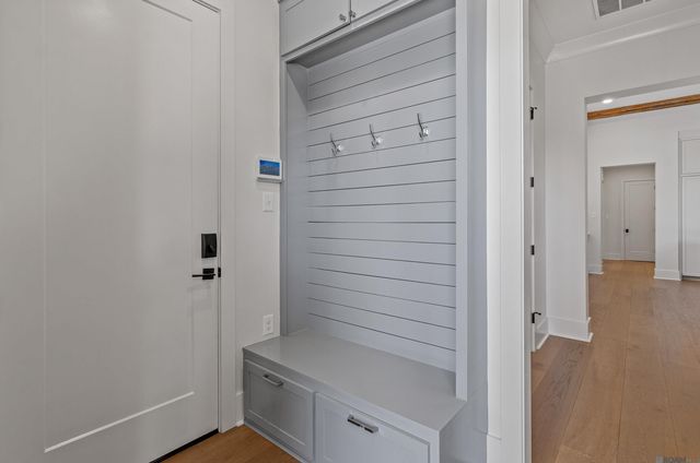 8228 Oakridge Dr, Baton Rouge, LA 70810