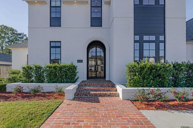 8228 Oakridge Dr, Baton Rouge, LA 70810