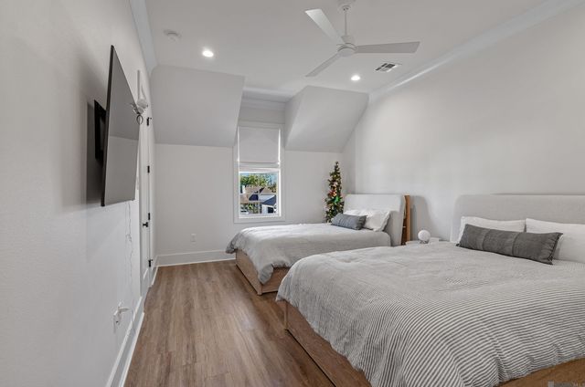 8228 Oakridge Dr, Baton Rouge, LA 70810