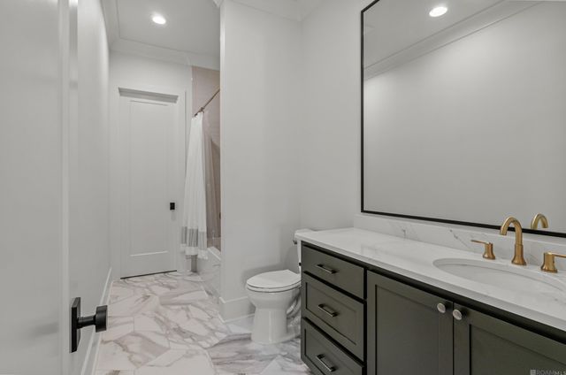 8228 Oakridge Dr, Baton Rouge, LA 70810