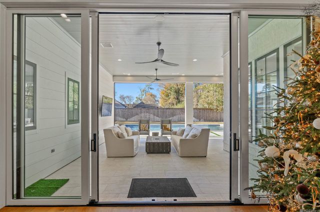 8228 Oakridge Dr, Baton Rouge, LA 70810