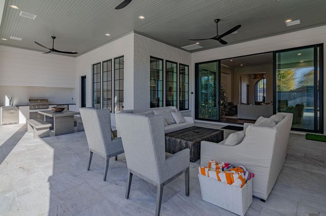 8228 Oakridge Dr, Baton Rouge, LA 70810