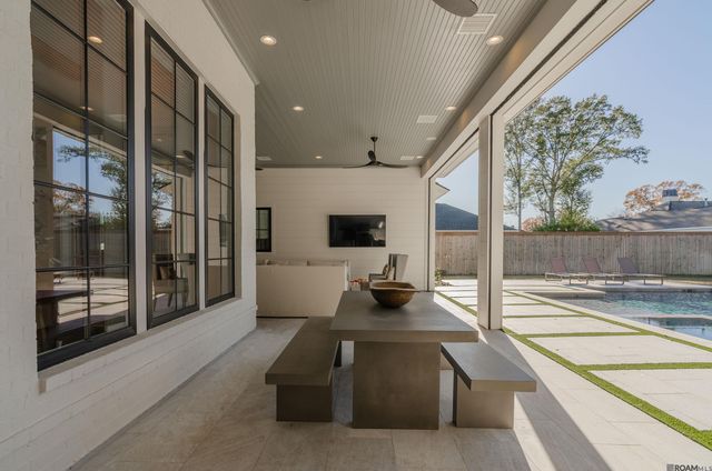 8228 Oakridge Dr, Baton Rouge, LA 70810