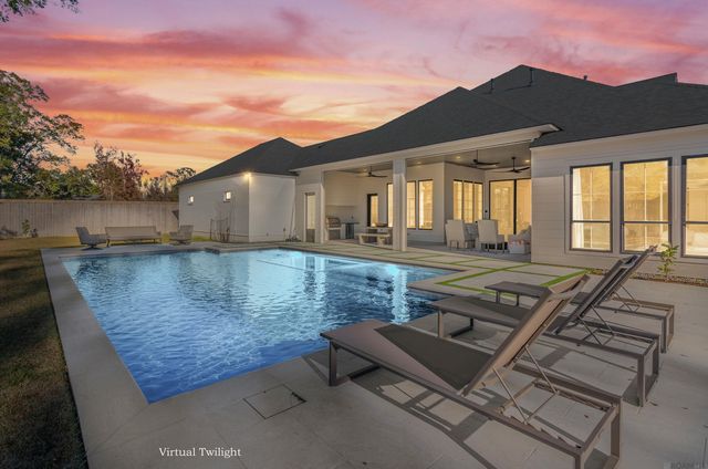 8228 Oakridge Dr, Baton Rouge, LA 70810