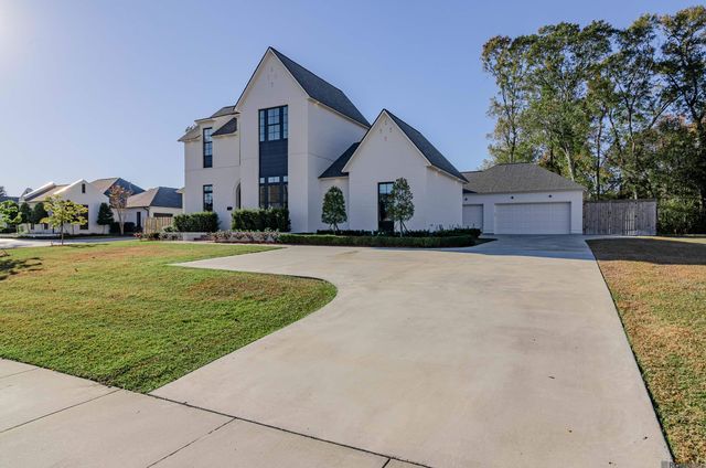 8228 Oakridge Dr, Baton Rouge, LA 70810