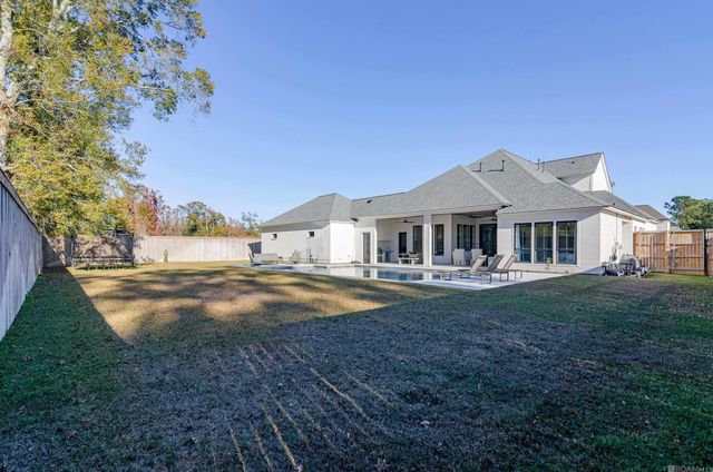 8228 Oakridge Dr, Saint George, LA 70810