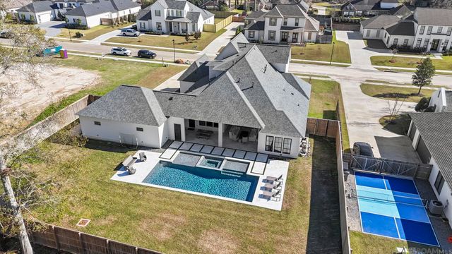 8228 Oakridge Dr, Saint George, LA 70810