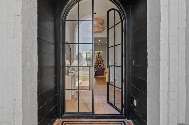 8228 Oakridge Dr, Baton Rouge, LA 70810