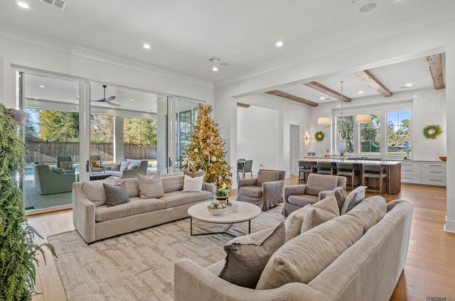 8228 Oakridge Dr, Baton Rouge, LA 70810