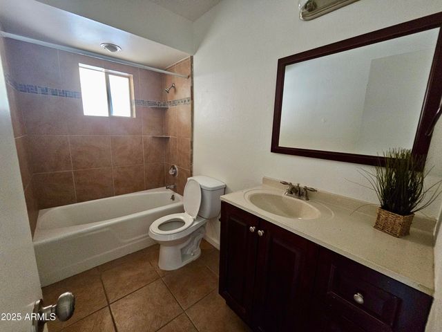 2601 E VIRGINIA Avenue, Phoenix, AZ 85008