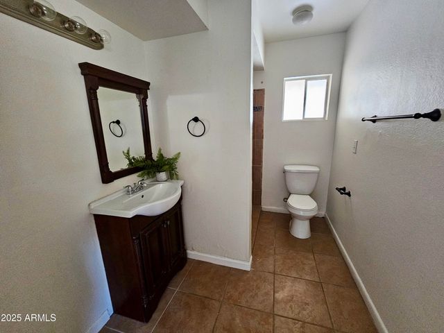 2601 E VIRGINIA Avenue, Phoenix, AZ 85008