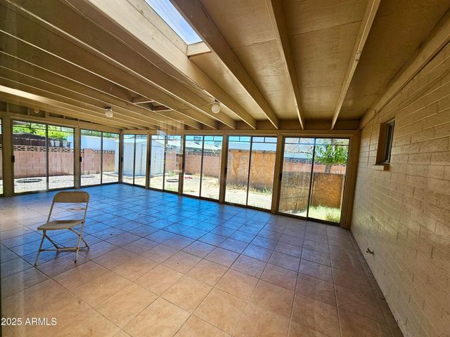 2601 E VIRGINIA Avenue, Phoenix, AZ 85008