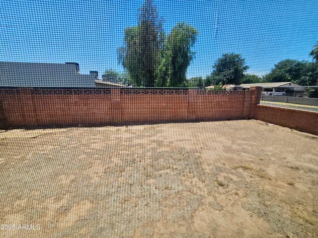 2601 E VIRGINIA Avenue, Phoenix, AZ 85008