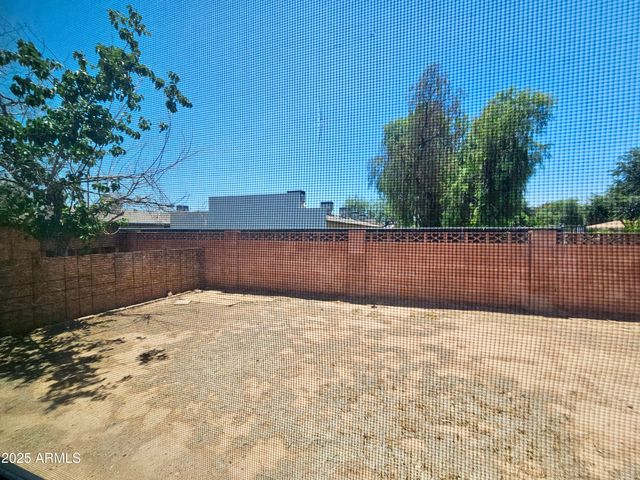 2601 E VIRGINIA Avenue, Phoenix, AZ 85008