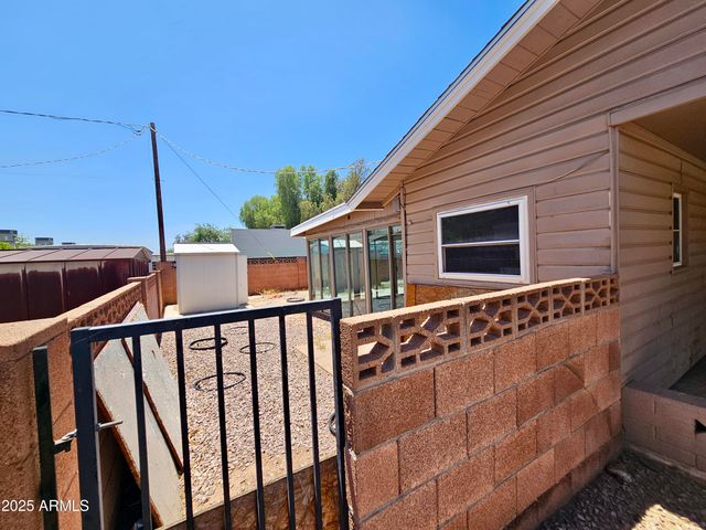 2601 E VIRGINIA Avenue, Phoenix, AZ 85008